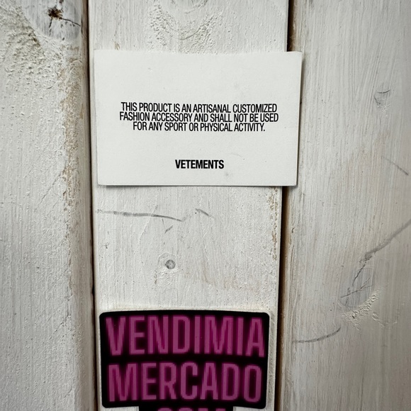 VETEMENTS SS19 SPIKED SHIELD OAKLEY 200 SHADES SUNGLASSES : BLACK - Picture 10 of 16